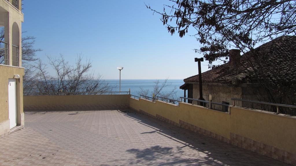 Apartments Bizone Kavarna Esterno foto